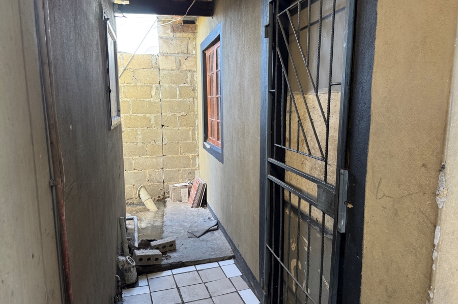 7 Bedroom Property for Sale in Wimbledon Estate Western Cape